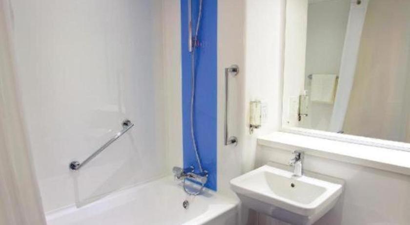 Travelodge Halkyn 13/13