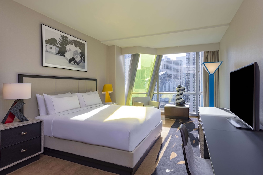 ROOM, KING BED, ACCESSIBLE