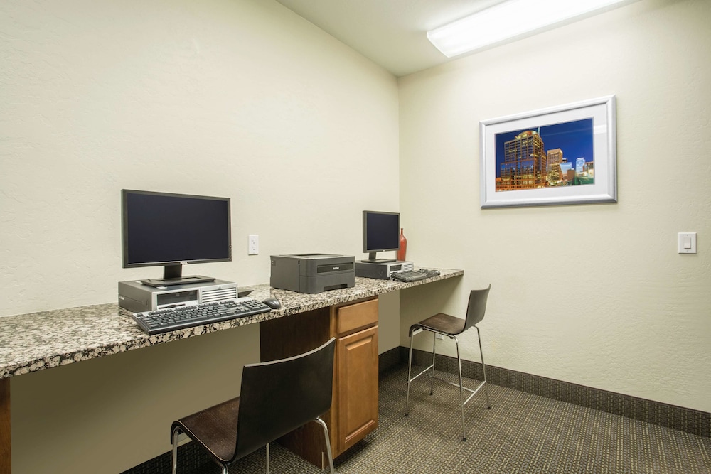 La Quinta Inn & Suites by Wyndham Conference Center Prescott 40/44