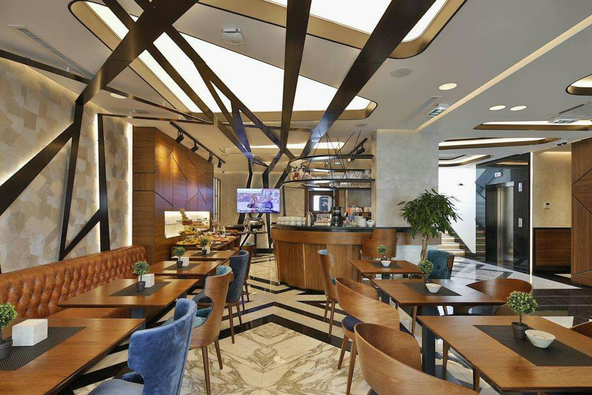 SKY HOTEL 43/49