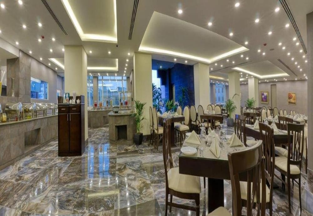 SANDY PALACE HOTEL 40/50