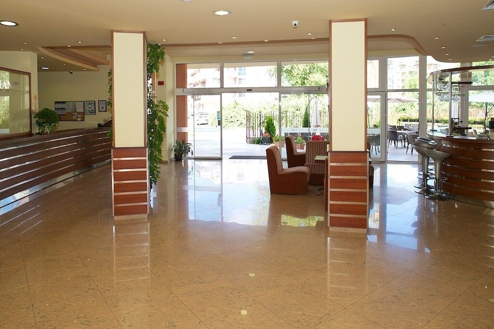Hotel Veris 6/18