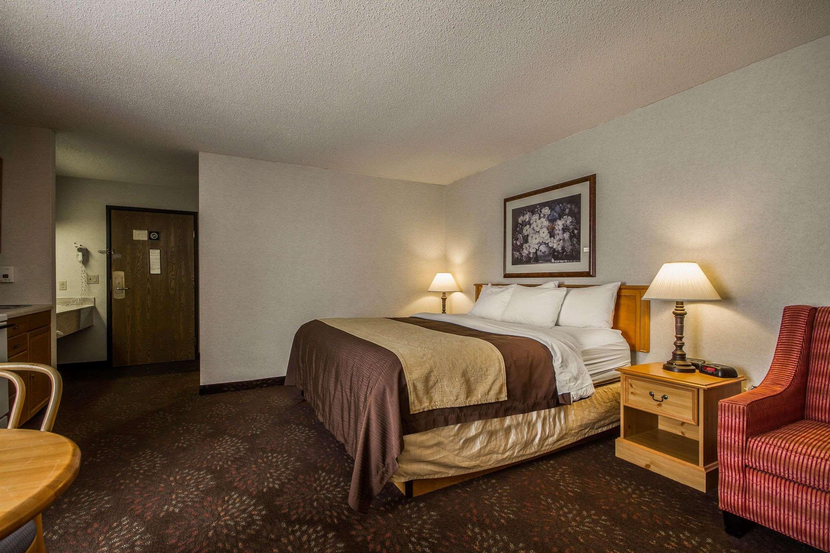 Upgrade, Efficiency, Suite, King and Double Bed