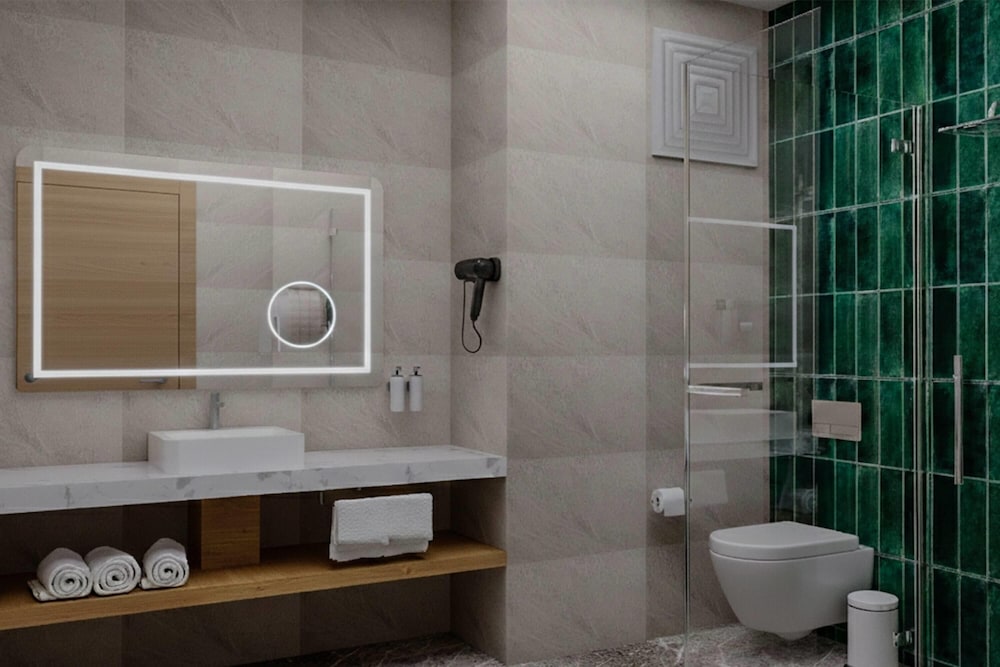 غرفة قياسية بسرير كينج وسرير فردي بإطلالة على البحر، Tryp By Wyndham Didim 2/4