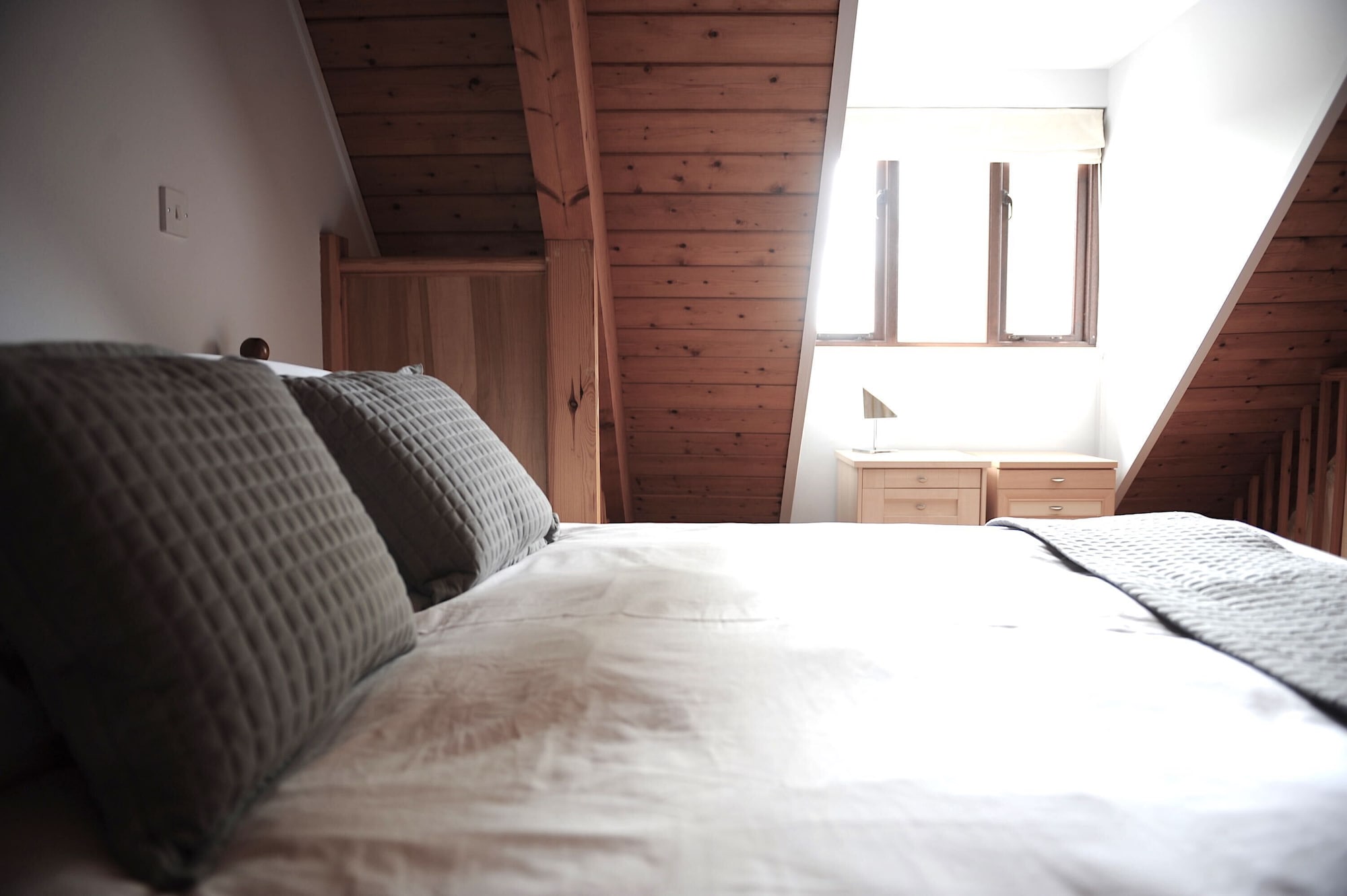 Superior, Chalet, Double Bed, Partial Lake View, Corner