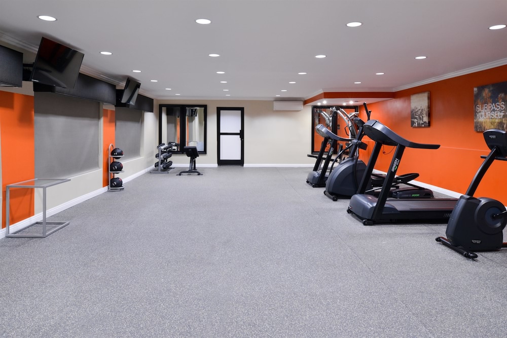 Best Western Plus LA Mid Town Hotel 27/37