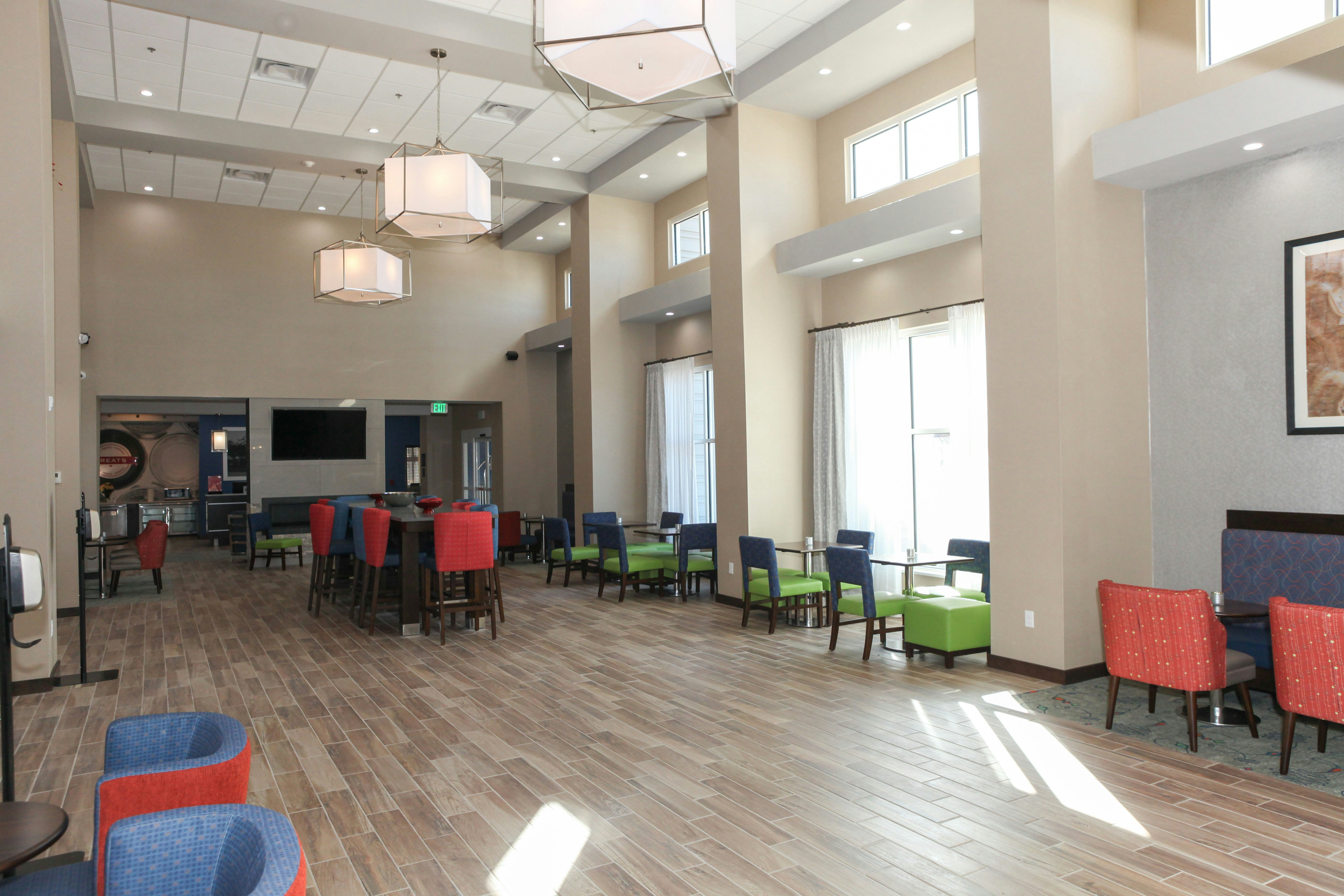 Hampton Inn and Suites Lafayette Medical Center CO 27/57