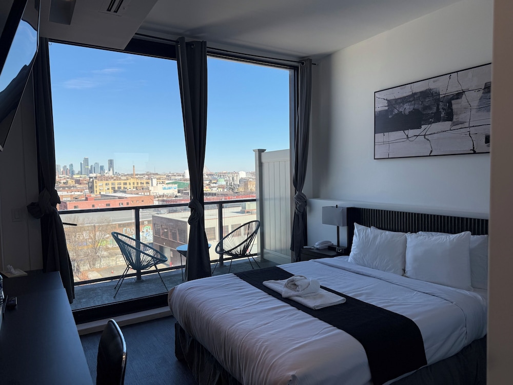 DELUXE, BALCONY