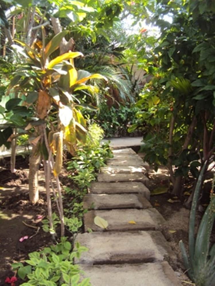 Banana Leaf Bungalows 15/23
