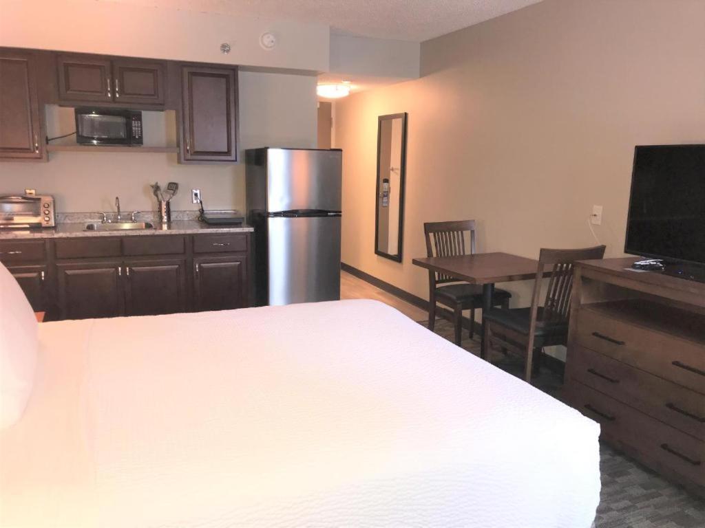 1 Bedroom, Suite, King Bed