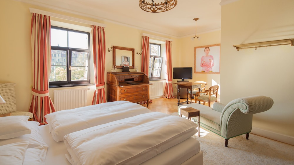Schlossberghotel - Das Kunsthotel 26/64