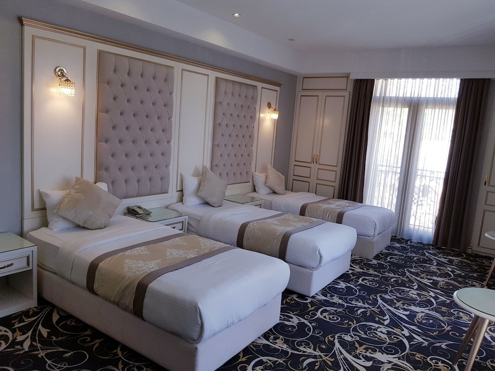 Standard Triple Room: