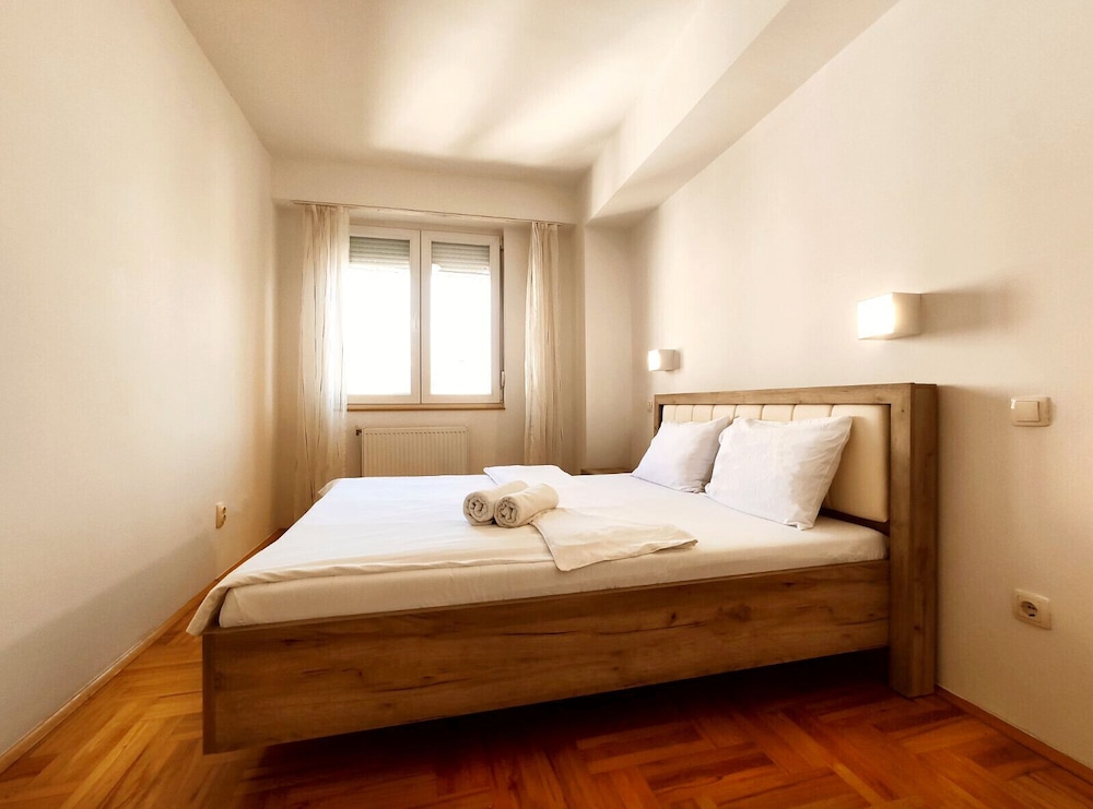Urban Serviced Apartments 24/50