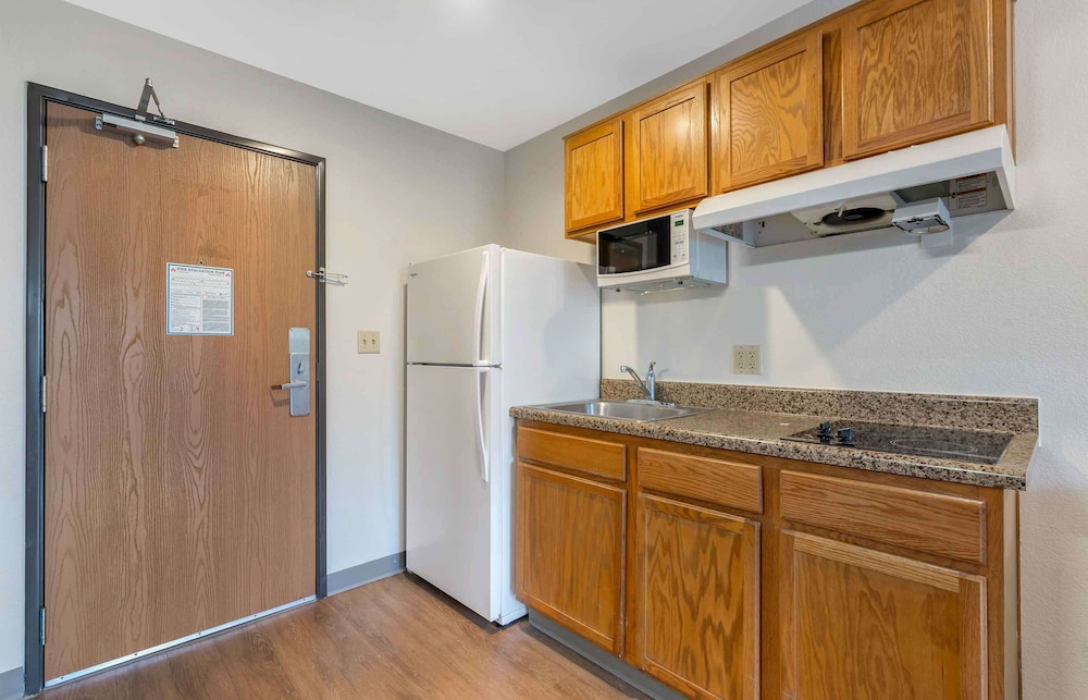 Woodspring Suites Orlando South 40/43