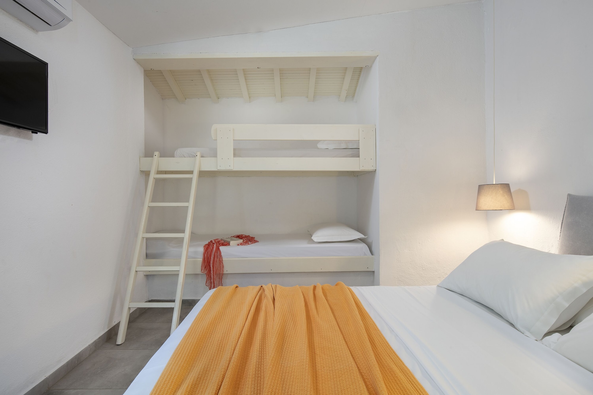 Bungalow, 1 Queen and 1 Bunk Bed, Private Garden