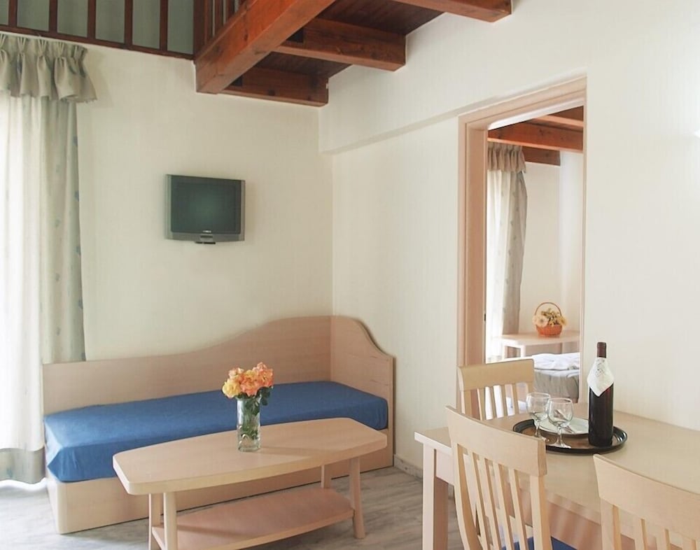 Jo-An Beach Hotel 63/93
