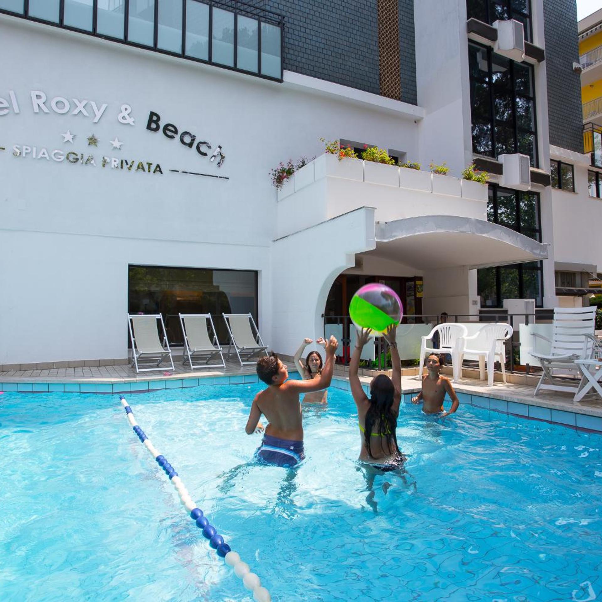 Roxy & Beach Hotel 34/43