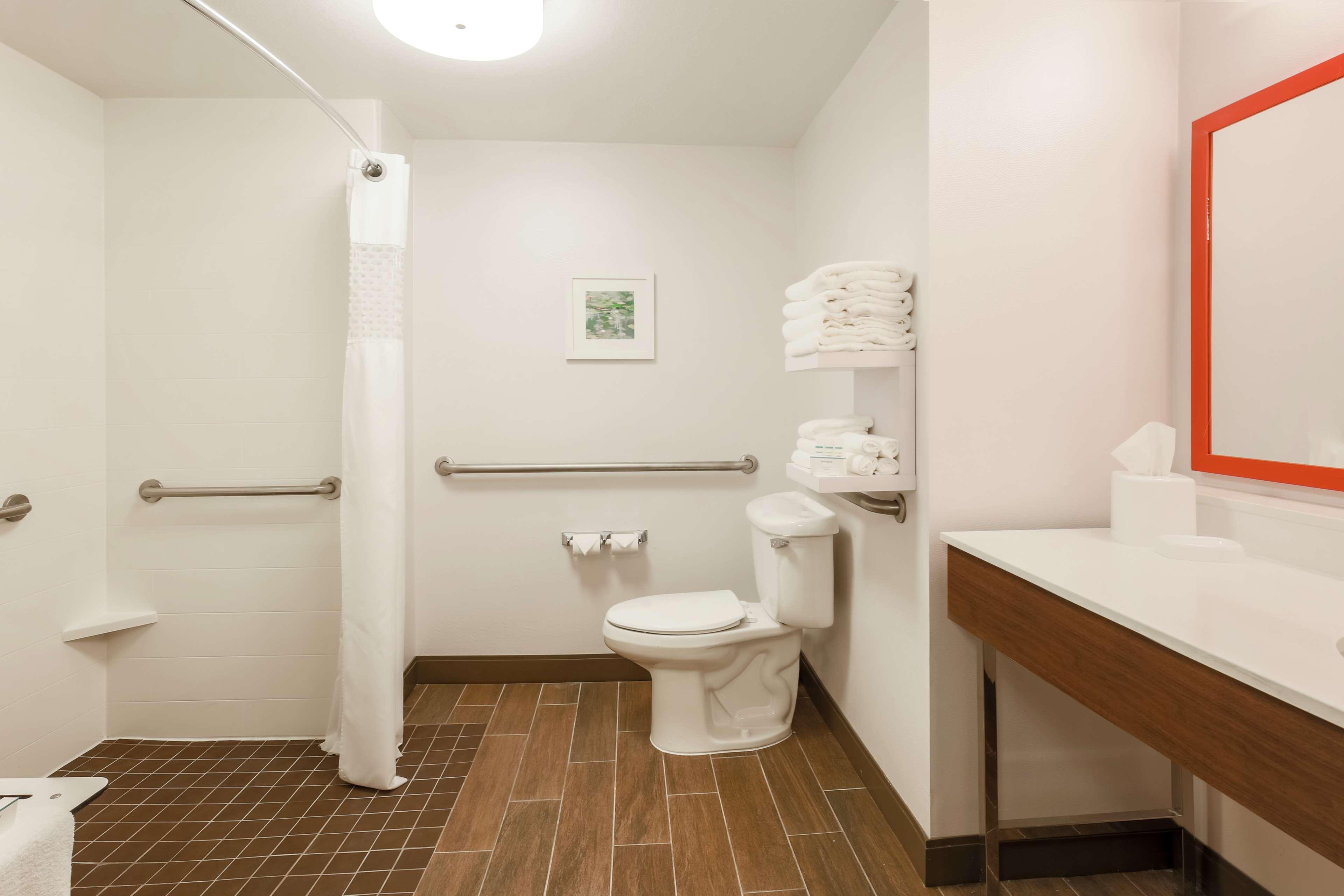 غرفة بسرير مزدوج، Hampton Inn & Suites Tallahassee I-10 3/3
