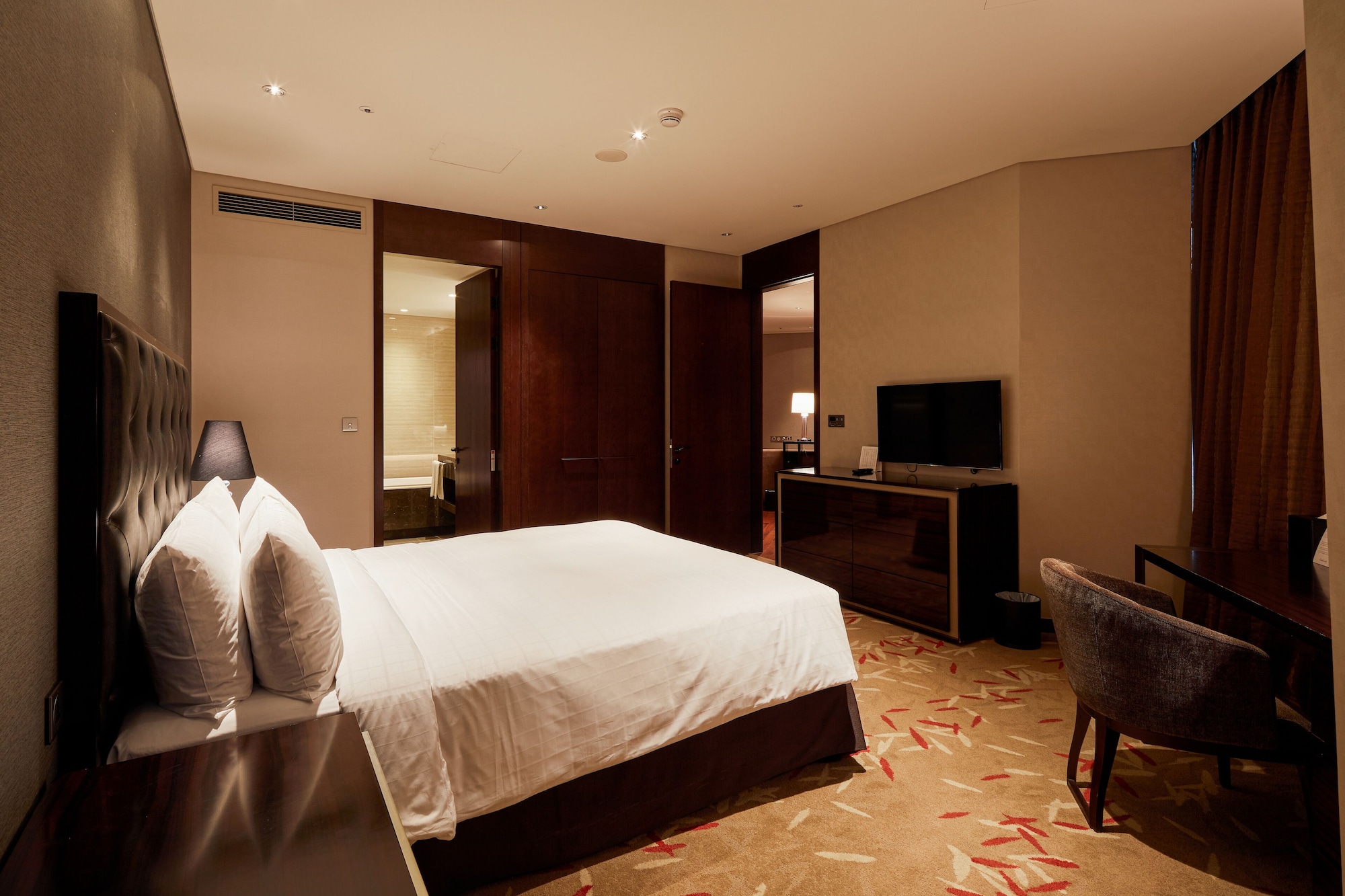 Room at Oakwood Premier Incheon, INCHEON