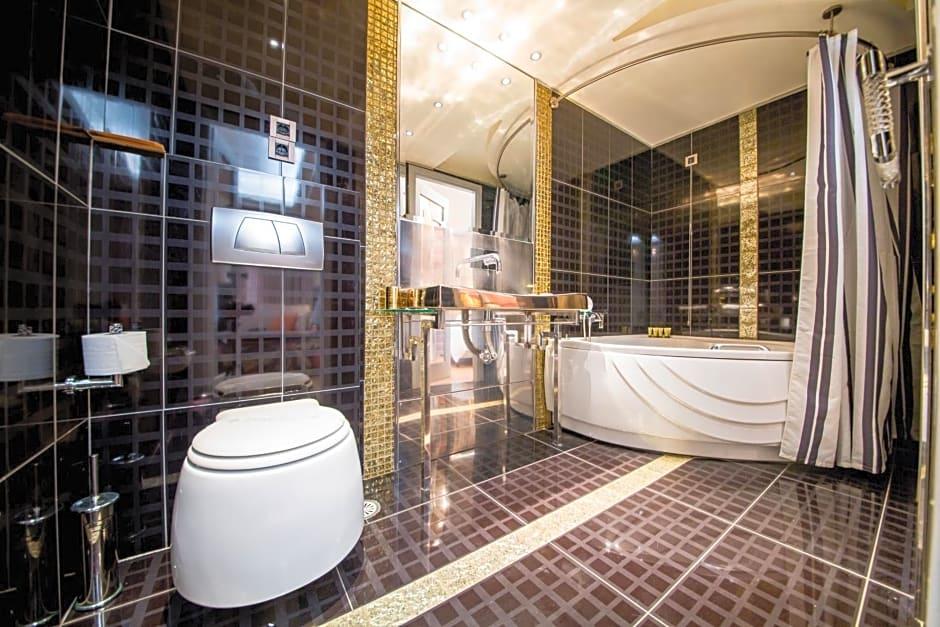 Comfy Boutique Hotel 37/39