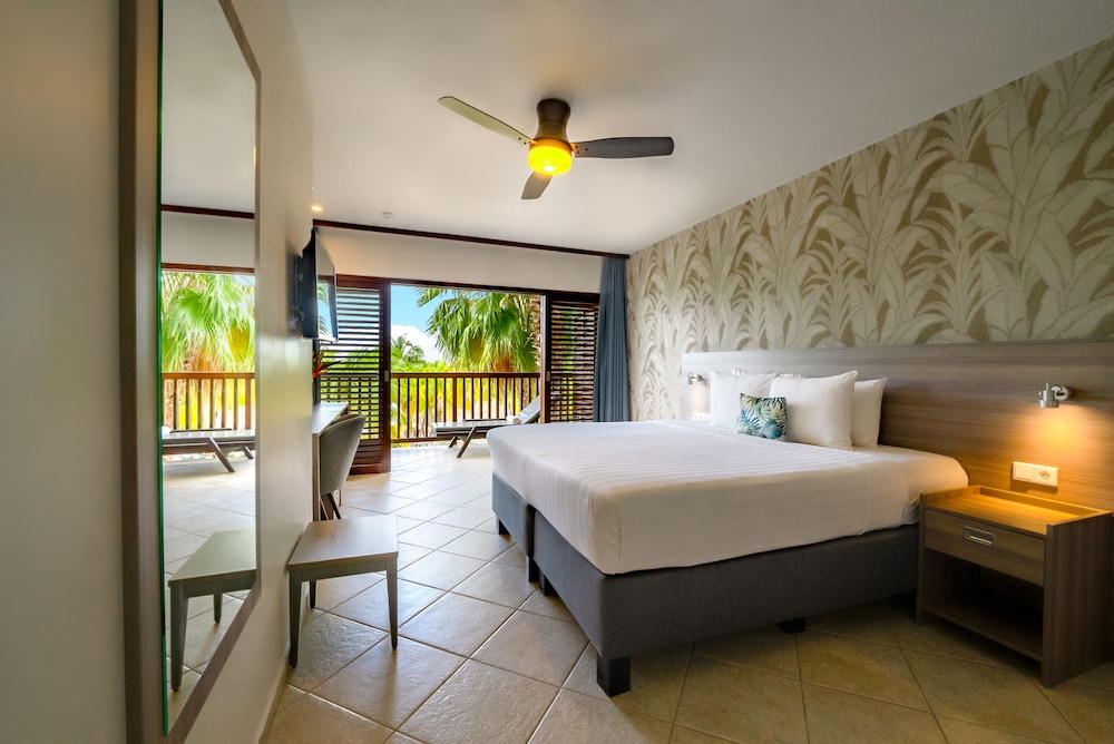 1 BEDROOM, SUITE