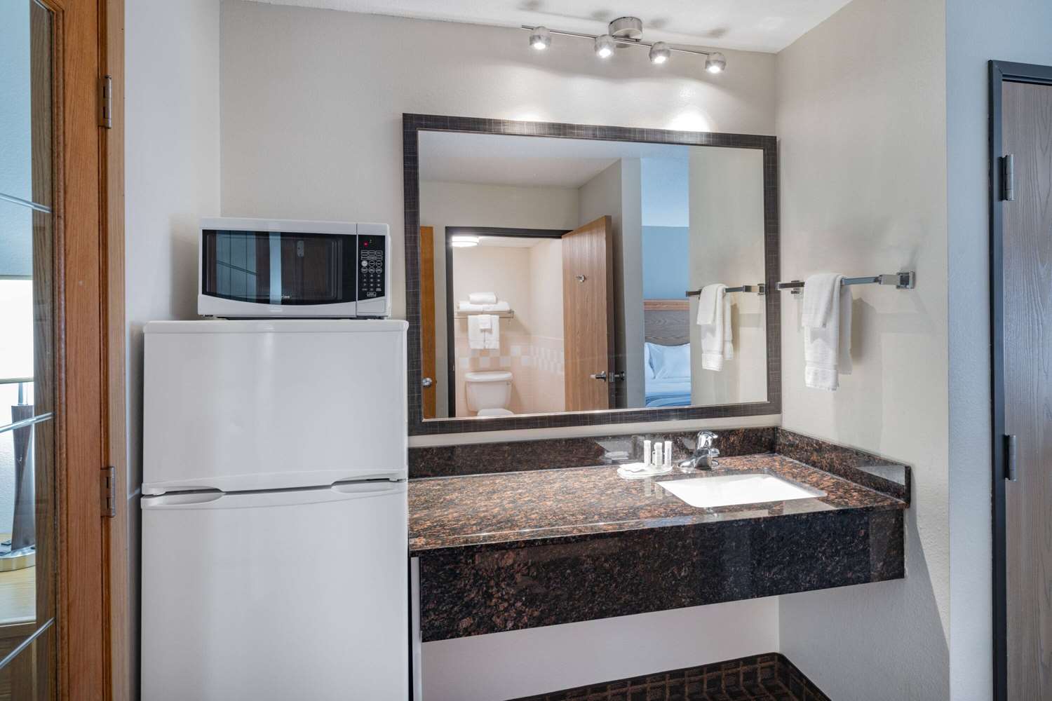 AmericInn by Wyndham Aberdeen Event Center 58/61