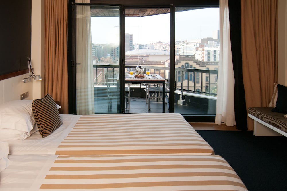 U232 Hotel 23/66