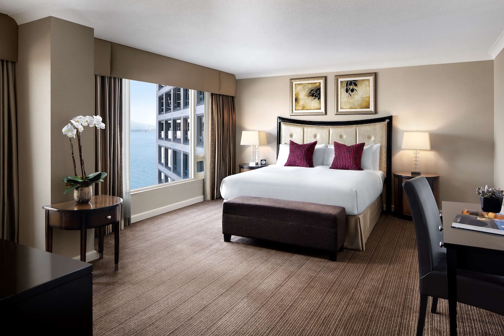 Fairmont Waterfront 13/72