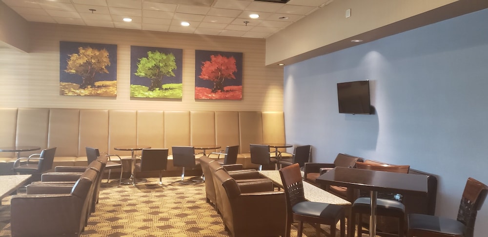 Doubletree By Hilton Hotel St Louis Westport 45/54