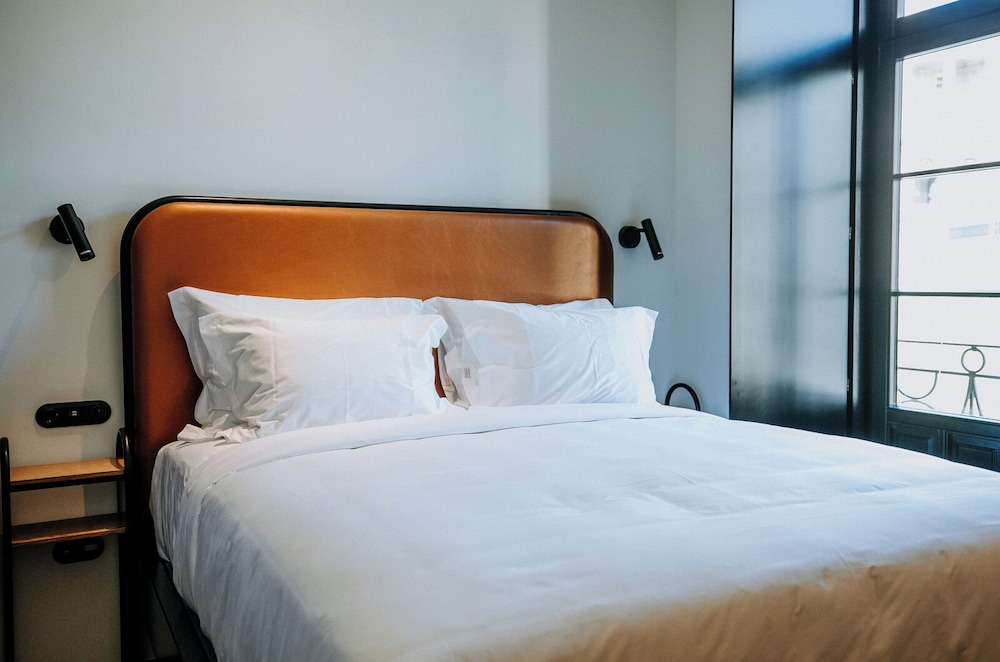 COZY, CITY VIEW