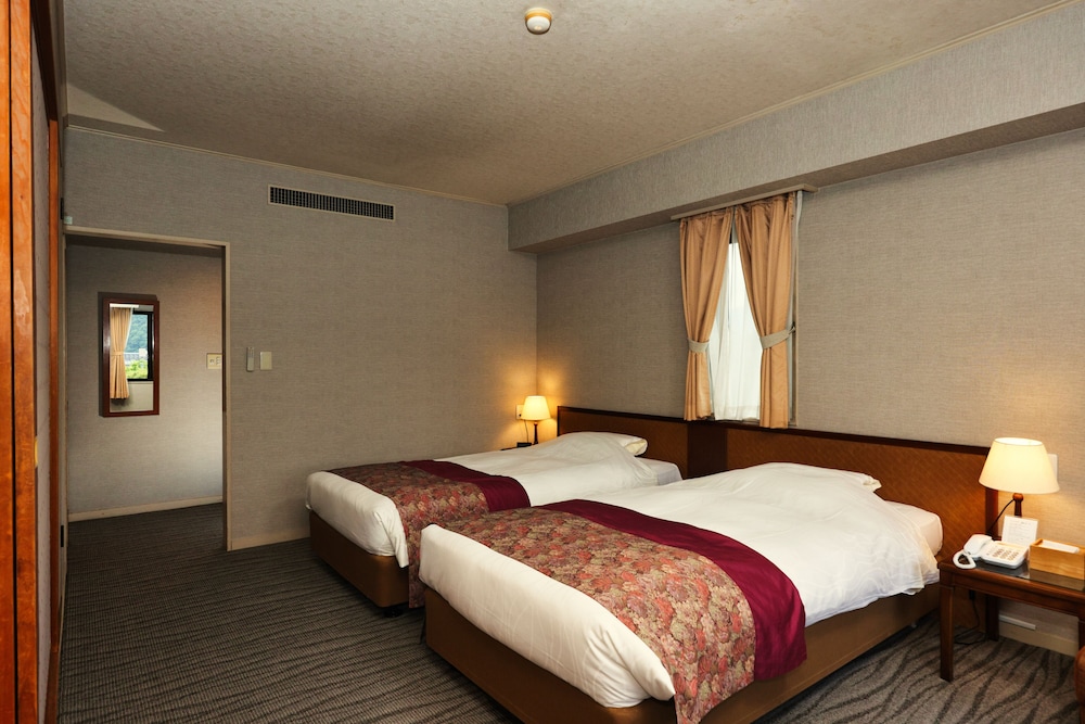 Japanese Western, Twin Beds, 4 Futon Beds, Lake View, East Wing، Fuji Lake Hotel 5/7