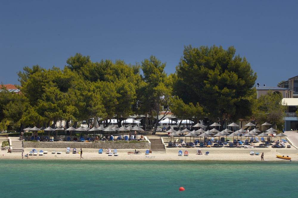 Portes Beach Hotel 8/64