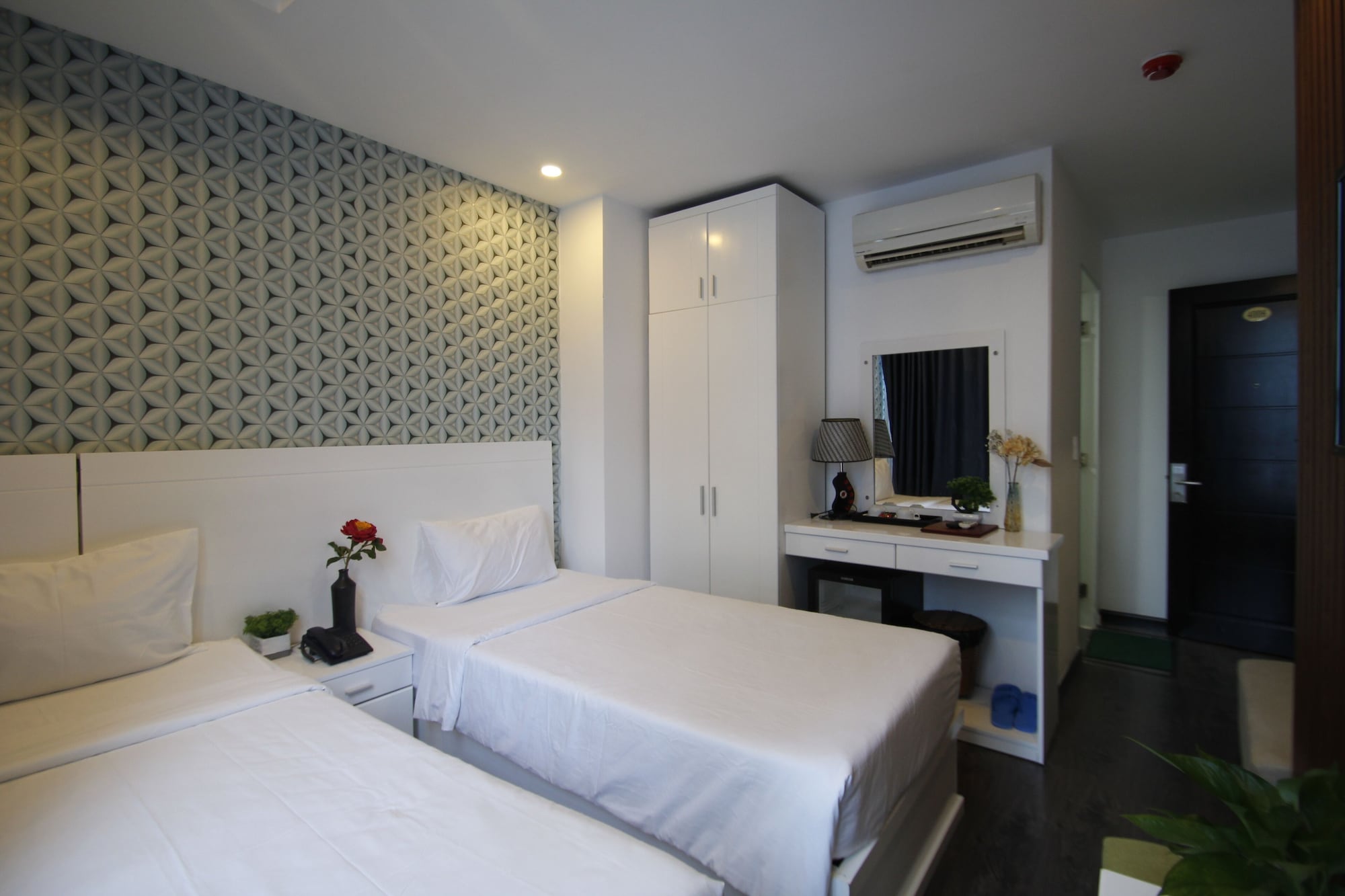 DELUXE, TWIN BEDS