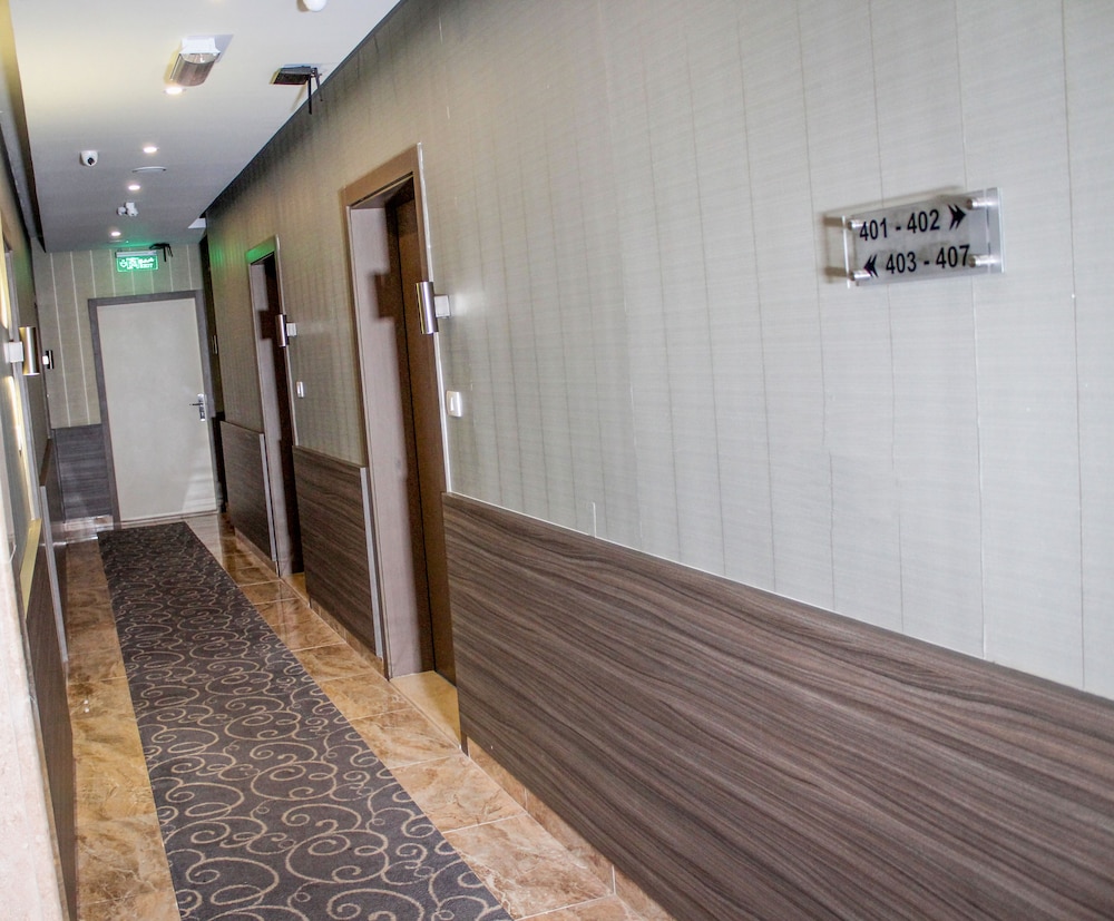 ALMOND HOTEL APARTMENTS 12/53