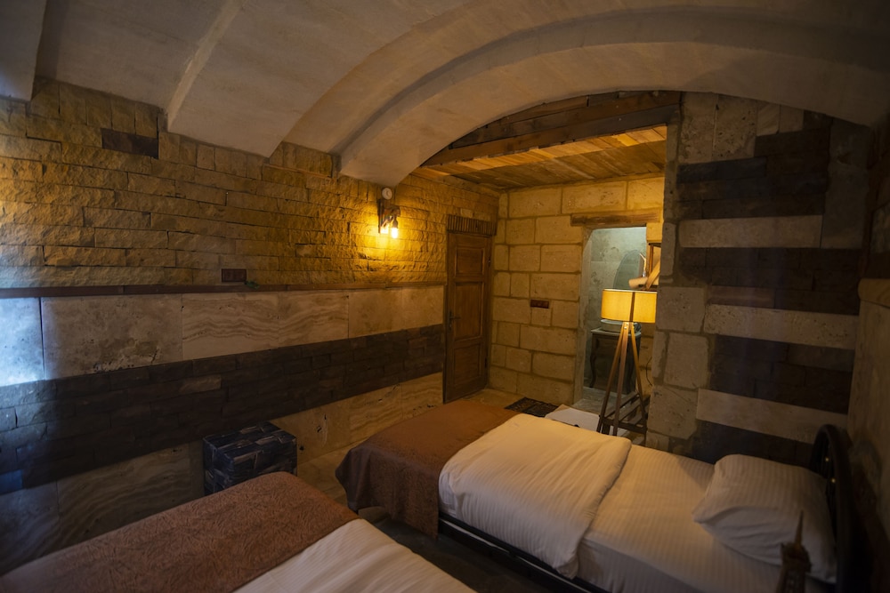 The Cave House 8/38
