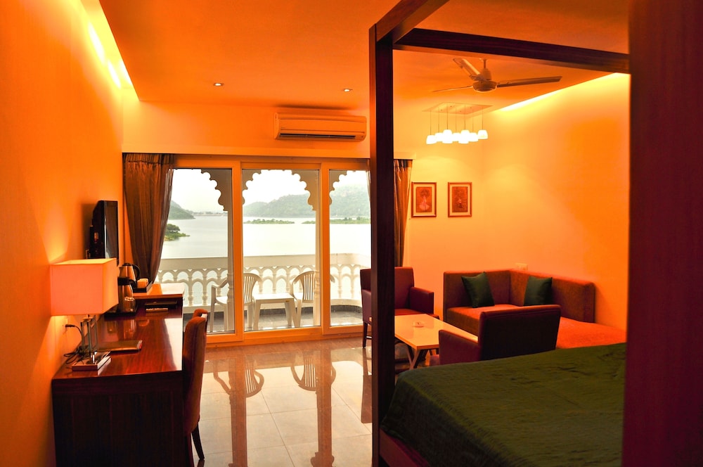 JAISAMAND ISLAND RESORT 33/67