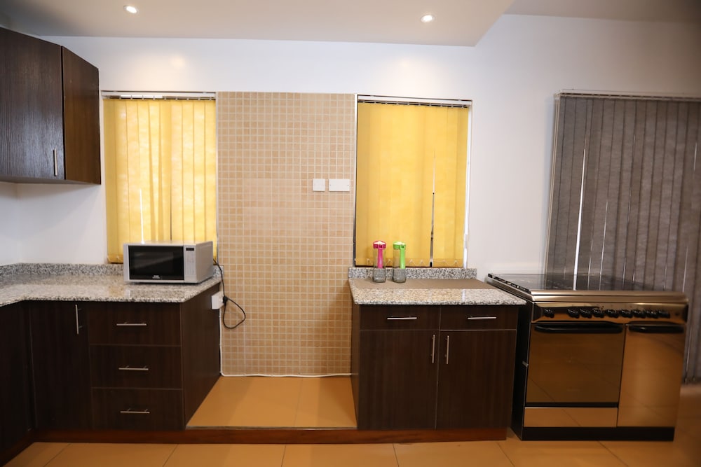 Bidwood Suite Hotel 44/50