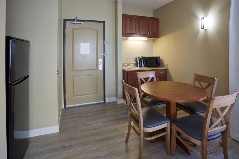 Holiday Inn Hotel Suites Maple Grove Nw Mpls Arbor Lks 50/76