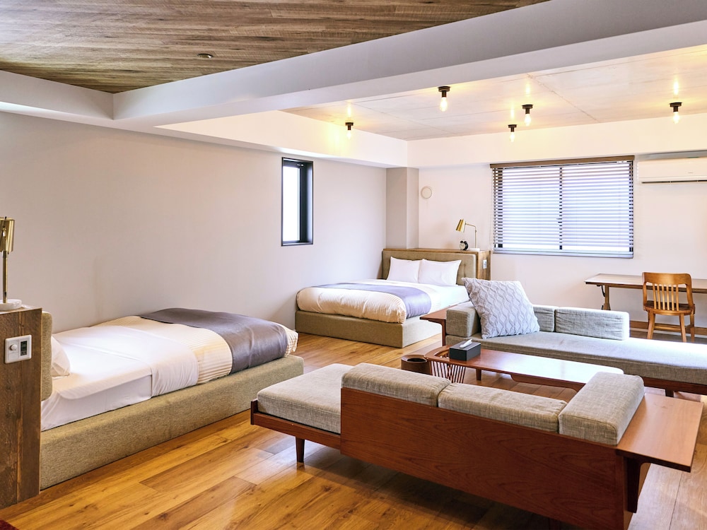 DELUXE, TWIN BEDS