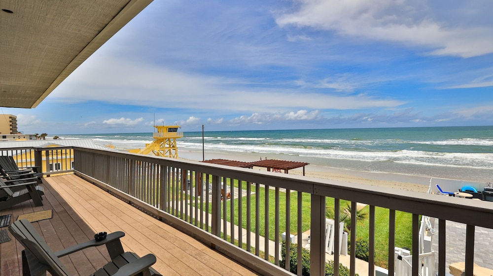 Driftwood Resort 68/70