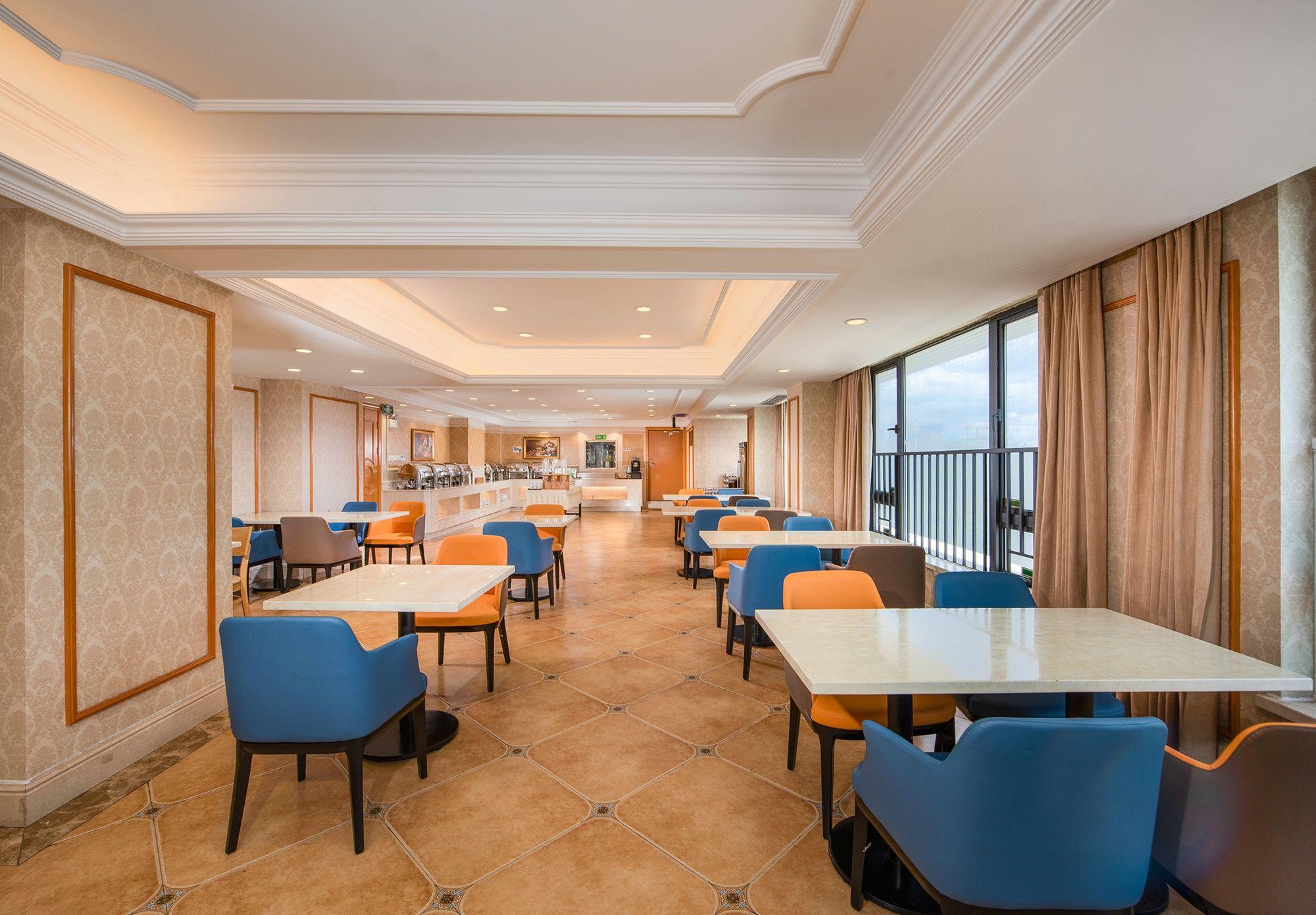 Vienna International Hotel (Shenzhen Guanlan Avenue) 30/37