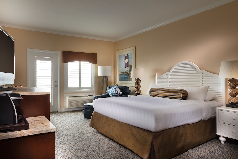 Standard, King Bed, Bay View