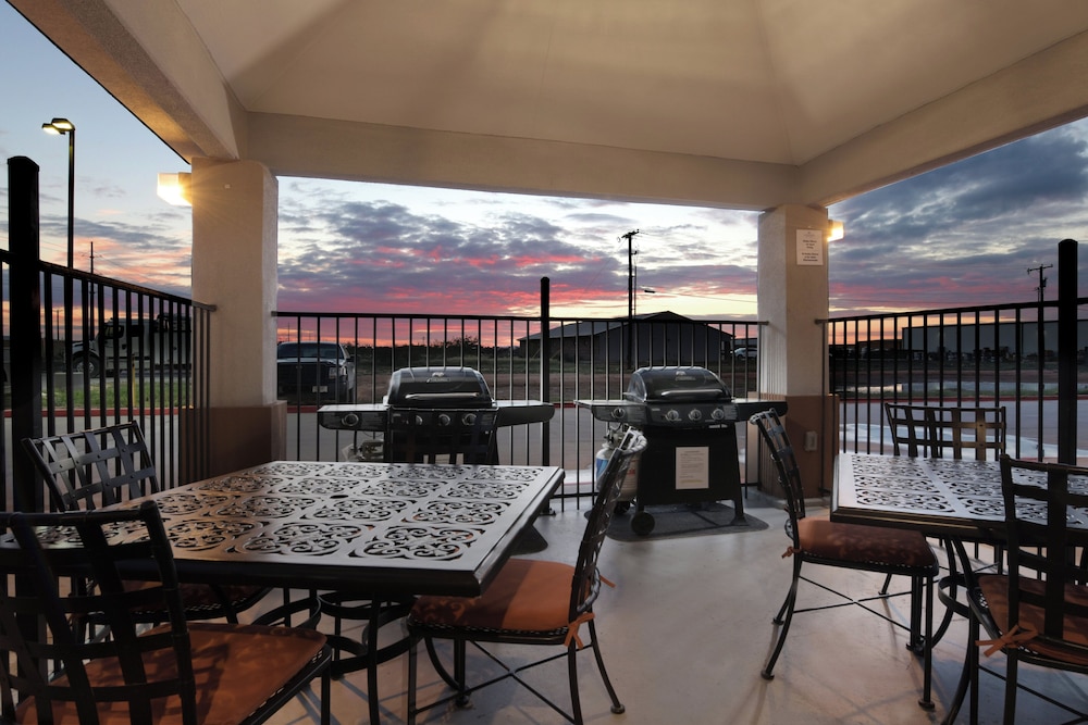 Candlewood Suites Odessa 20/31