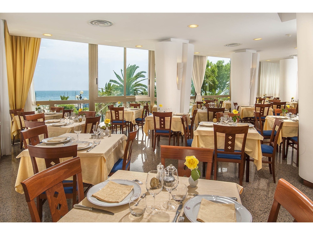 Corallo Hotel 40/57