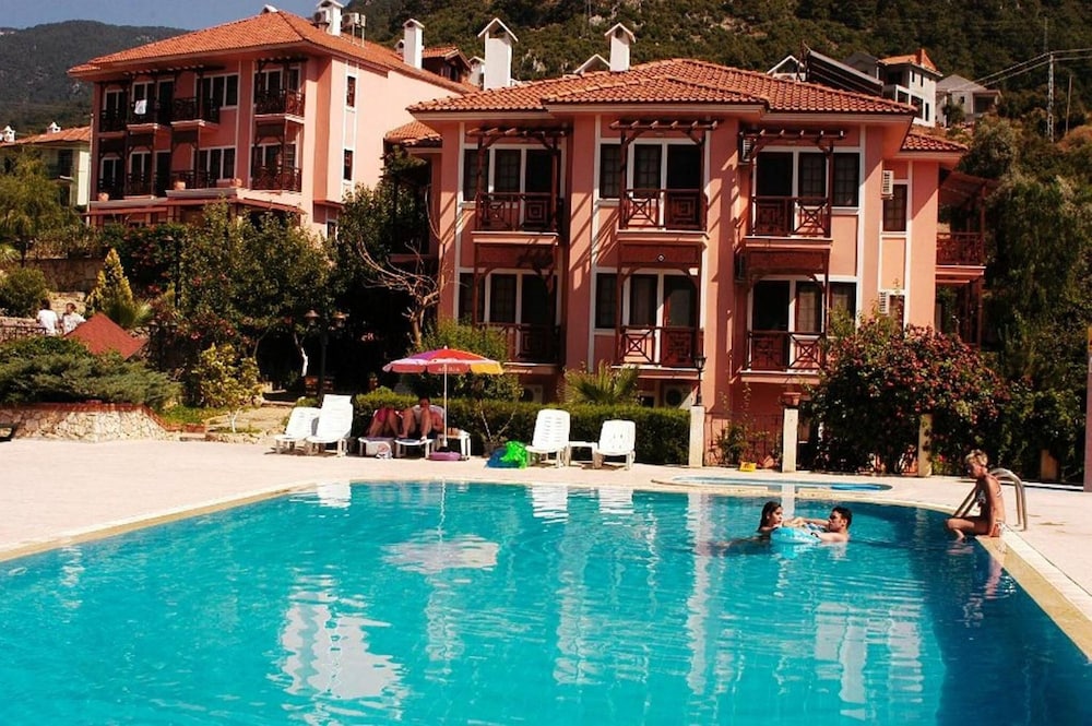 Pink Palace Hotel 8/69