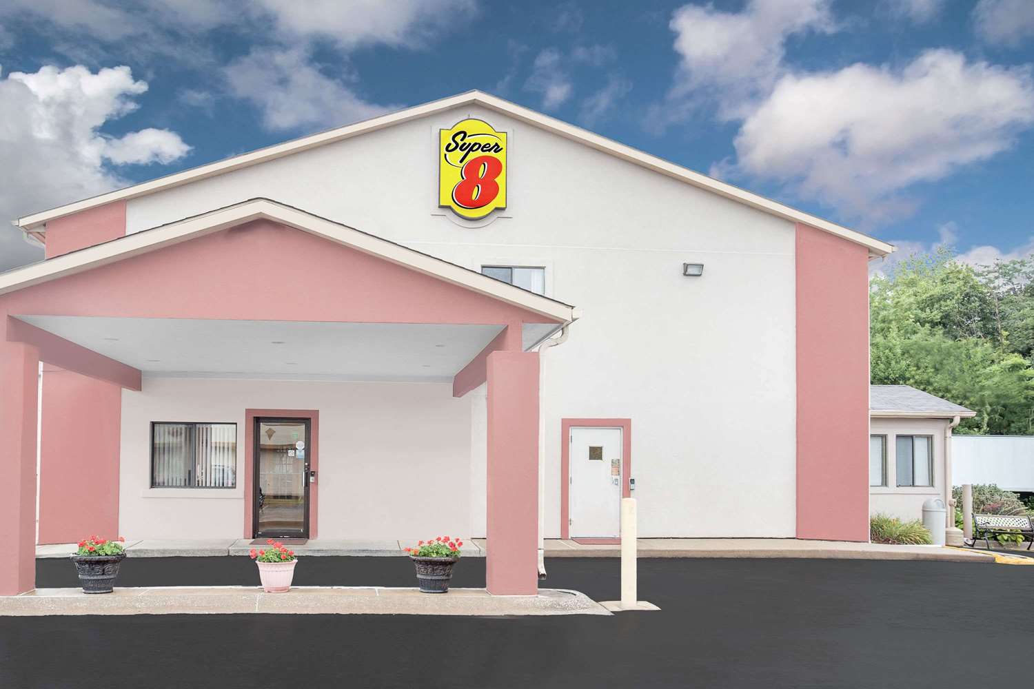 Super 8 by Wyndham East Moline 2/13