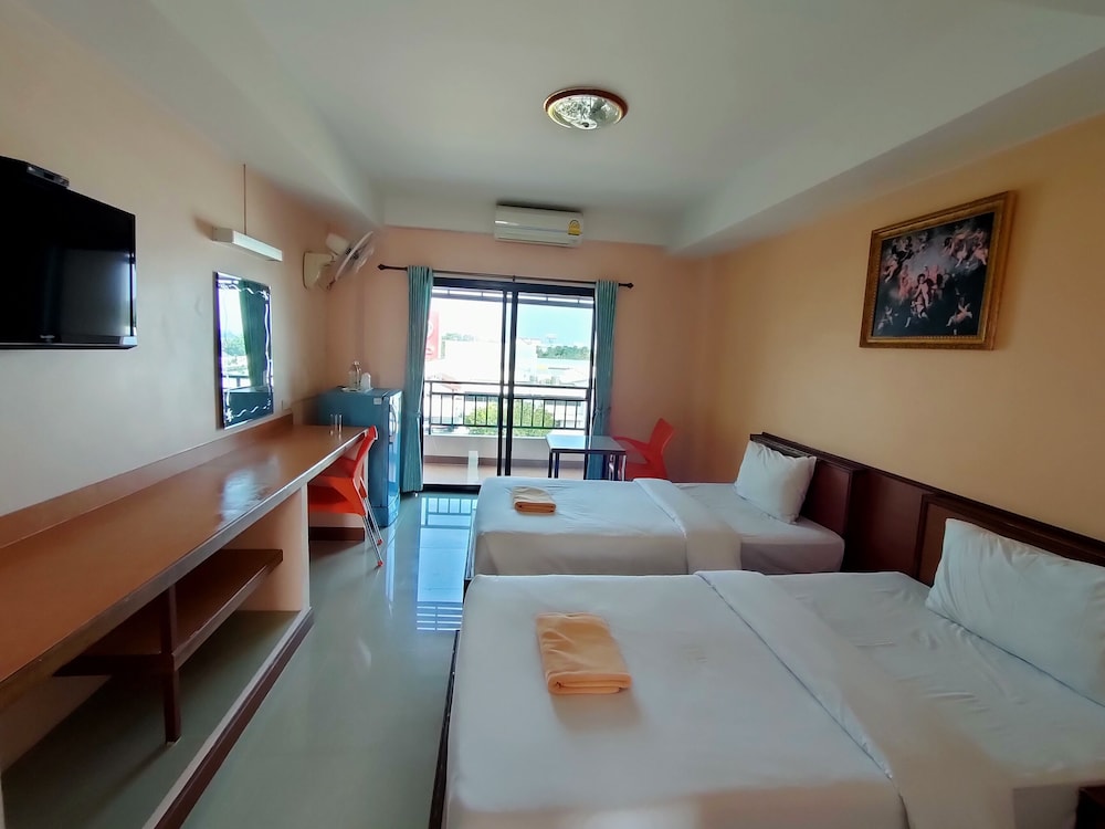 STANDARD, TWIN BEDS, PRIVATE BATHROOM