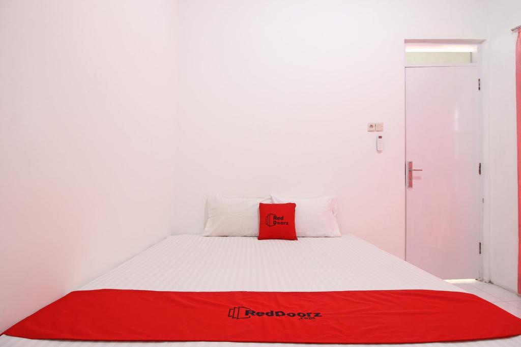 RedDoorz near Terminal Tirtonadi 13/20
