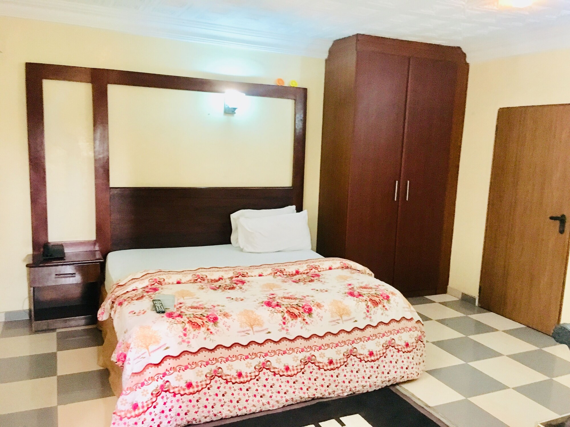 PRESIDENTIAL, SUITE