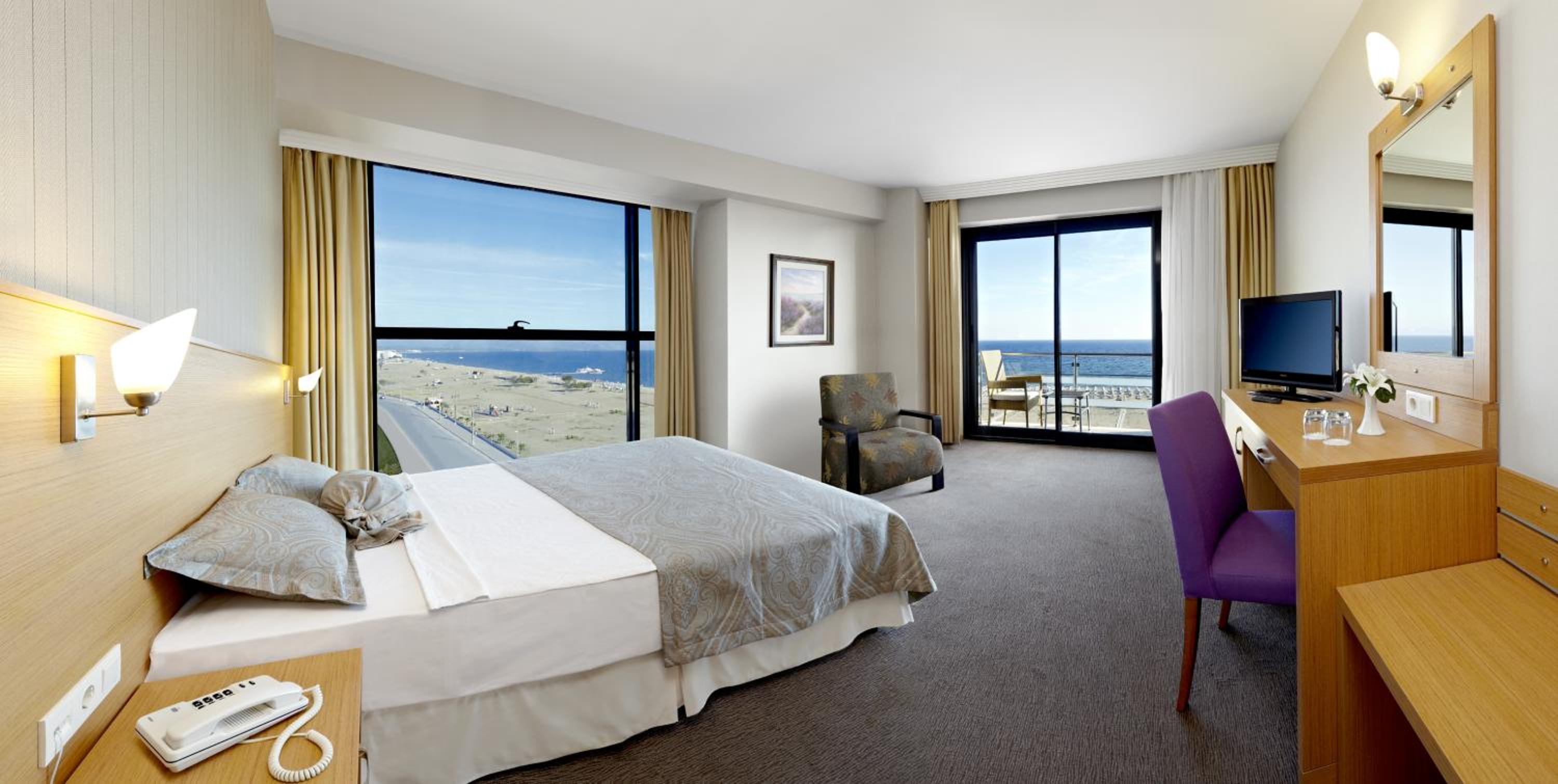 ROOM, PARTIAL SEA VIEW